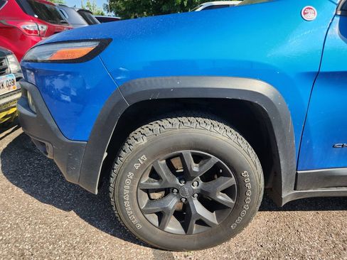 Used 2017 Jeep Cherokee Trailhawk w/ Comfort/Convenience Group AWD/4WD image 5
