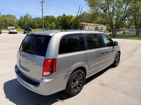 Used 2017 Dodge Grand Caravan SXT FWD image 5
