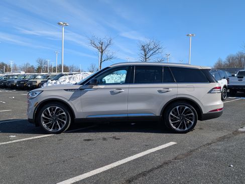 Used 2020 Lincoln Aviator Reserve w/ Equipment Group 202A image 6