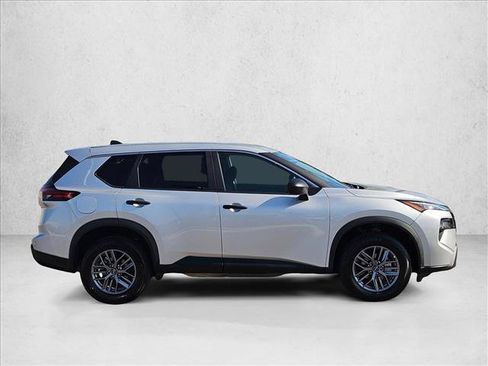 Used 2024 Nissan Rogue S AWD/4WD image 4