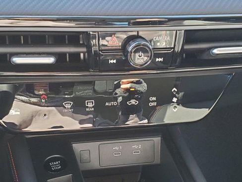 Certified 2025 Nissan Kicks SR image 26