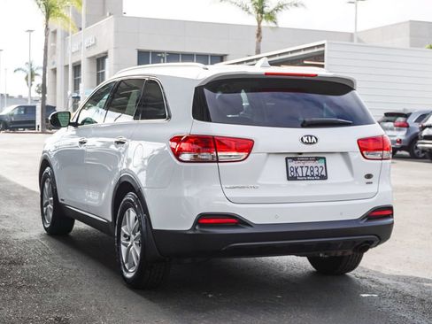 Used 2017 Kia Sorento AWD w/ LX Convenience Package image 5