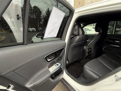 Used 2024 Mercedes-Benz GLC 300 4MATIC image 16