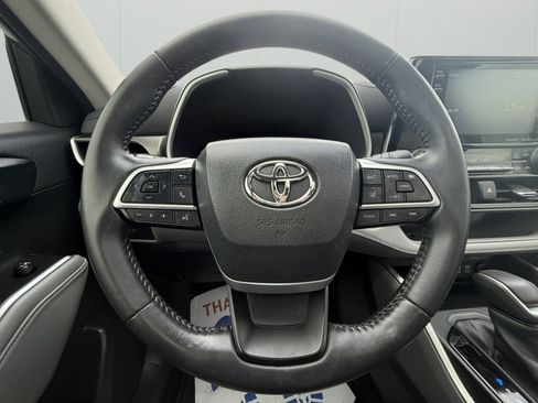 Used 2022 Toyota Highlander XLE image 15