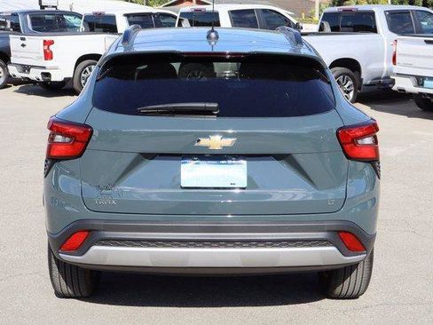 Certified 2025 Chevrolet Trax LT image 6