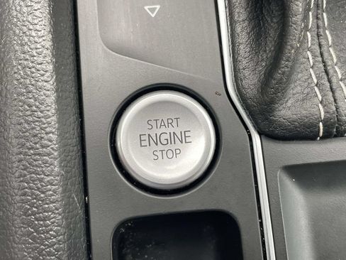 Certified 2023 Volkswagen Atlas SE FWD image 25