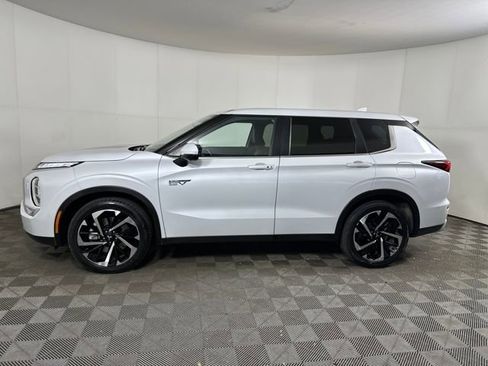 Used 2024 Mitsubishi Outlander SE image 6