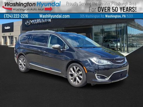 Used 2017 Chrysler Pacifica Limited FWD image 1