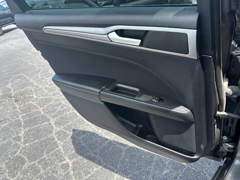 Certified 2020 Ford Fusion SE FWD image 21