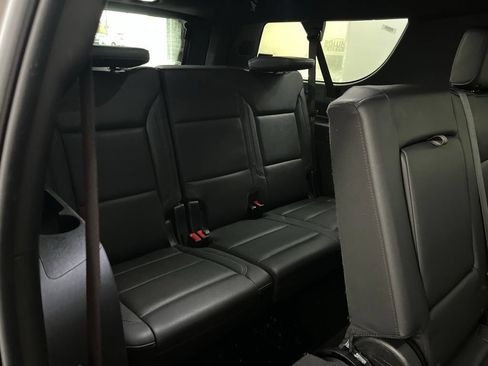 Used 2025 Chevrolet Suburban Z71 AWD/4WD image 18