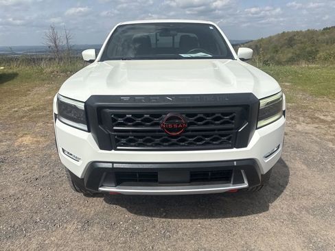 Used 2022 Nissan Frontier Pro-X RWD image 2