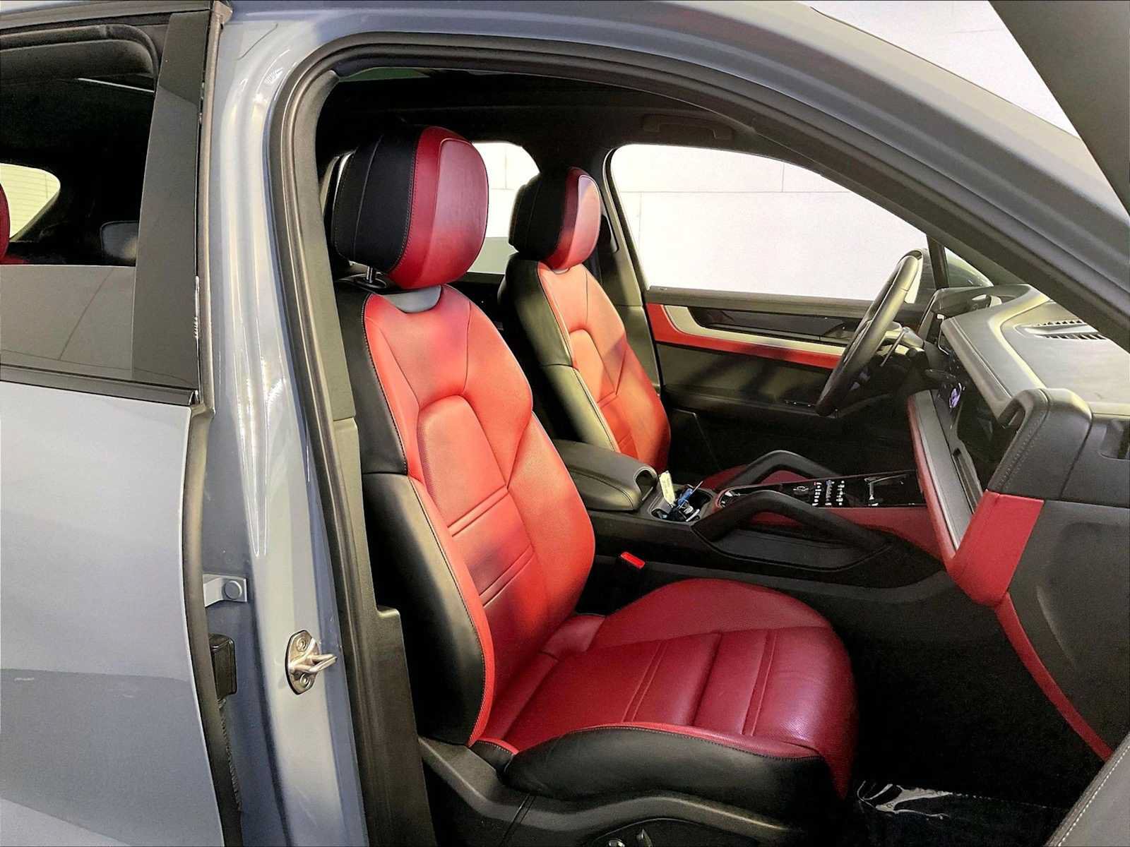 Certified 2024 Porsche Cayenne w/ Premium Package Plus (PFM) AWD/4WD image 18
