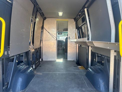 Used 2018 Mercedes-Benz Sprinter 2500 image 11