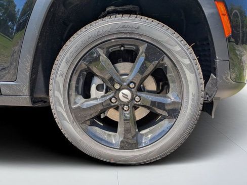 New 2026 Jeep Grand Cherokee Limited RWD image 10