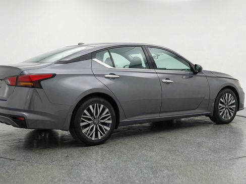 Used 2025 Nissan Altima 2.5 SV image 9