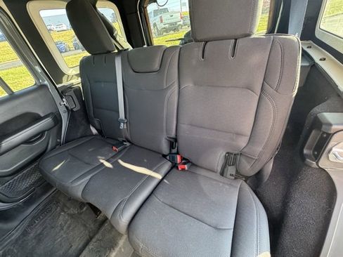 Used 2020 Jeep Wrangler Unlimited Sahara image 14
