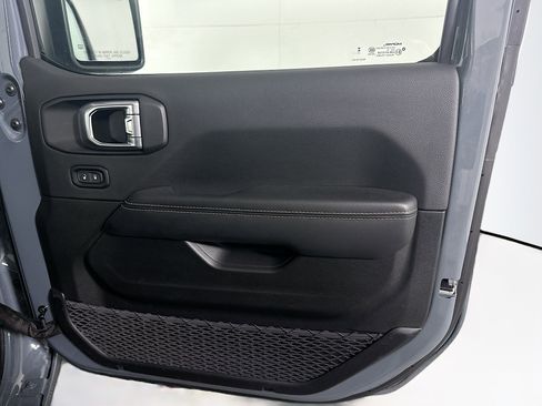 Used 2025 Jeep Wrangler Sahara w/ Safety Group image 33