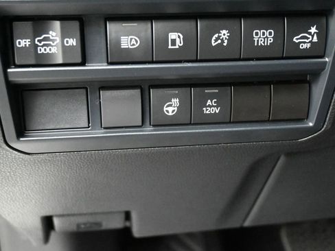 Used 2024 Toyota Tundra Limited AWD/4WD image 6