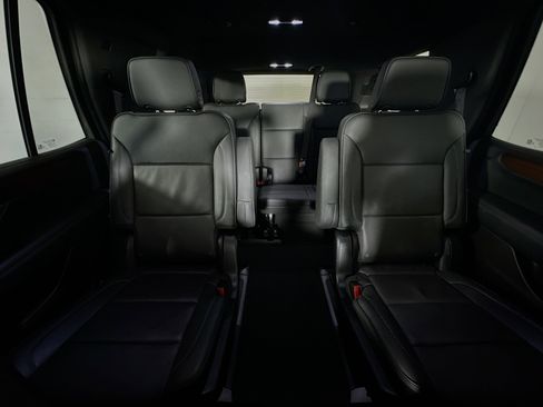 Used 2025 GMC Yukon Denali AWD/4WD image 30