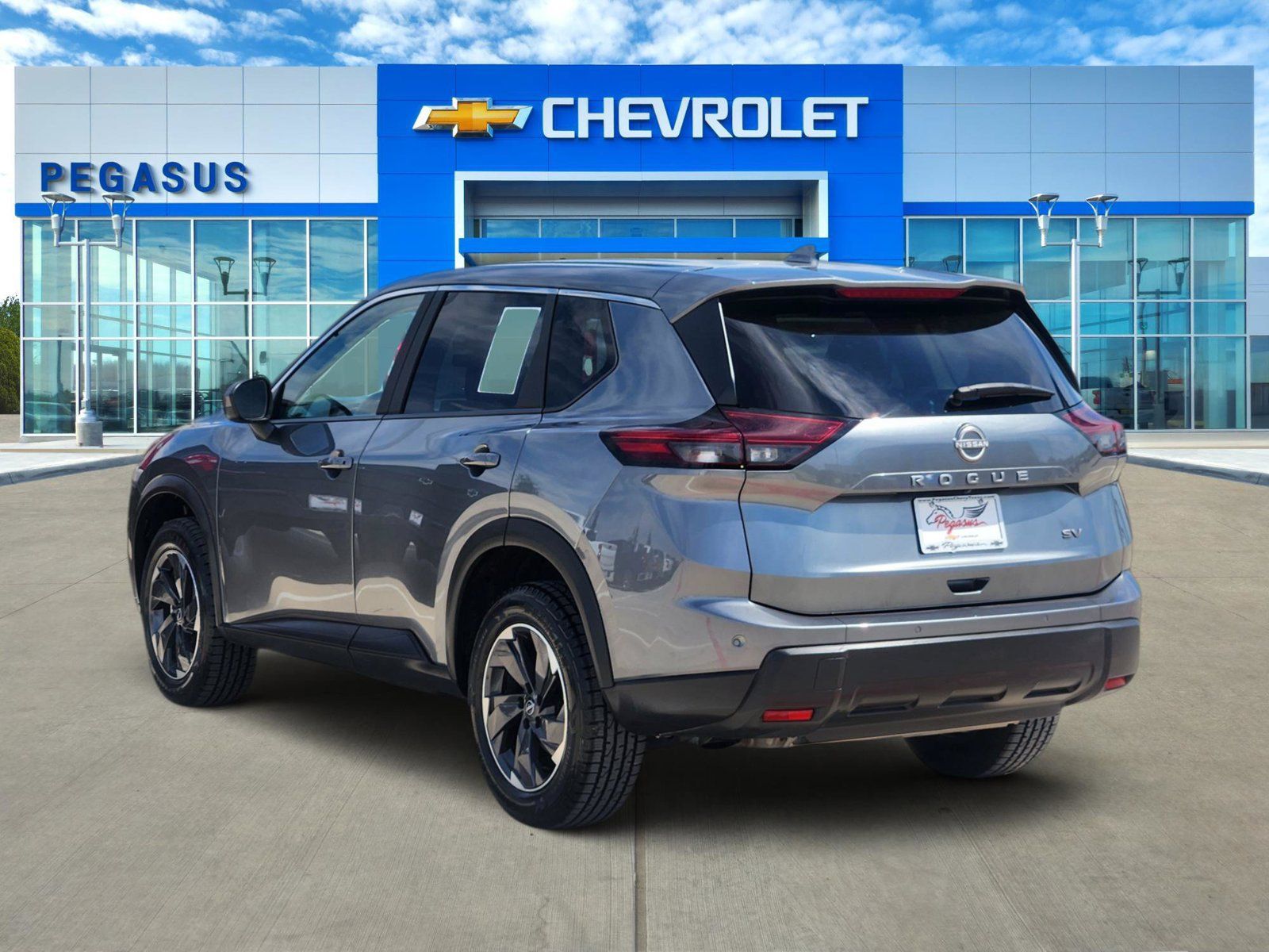 Used 2024 Nissan Rogue SV FWD image 4