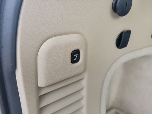 Used 2017 Jeep Grand Cherokee Overland image 15