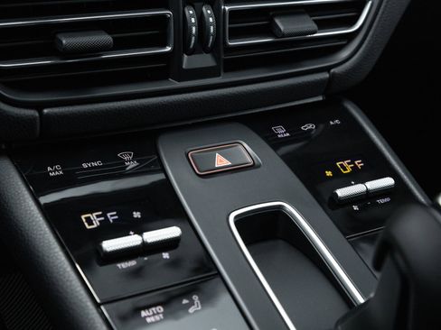 Used 2026 Porsche Macan AWD/4WD image 26
