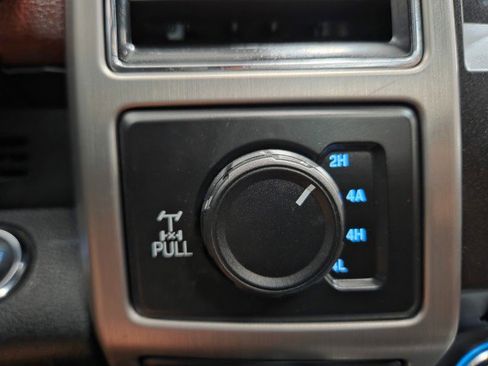 Used 2018 Ford F150 Platinum w/ Equipment Group 701A Luxury image 55