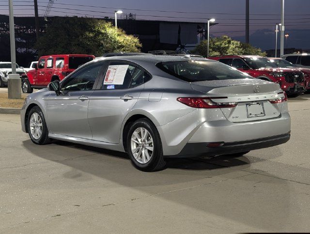 Used 2025 Toyota Camry LE FWD image 9