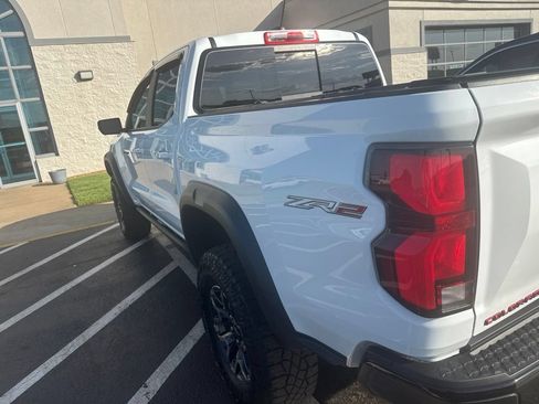 Used 2024 Chevrolet Colorado ZR2 w/ Technology Package AWD/4WD image 5