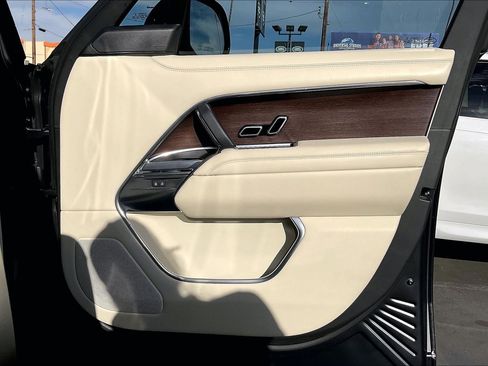 Used 2023 Land Rover Range Rover Long Wheelbase Autobiography image 21