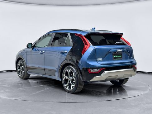 Used 2024 Kia Niro SX Touring FWD image 2
