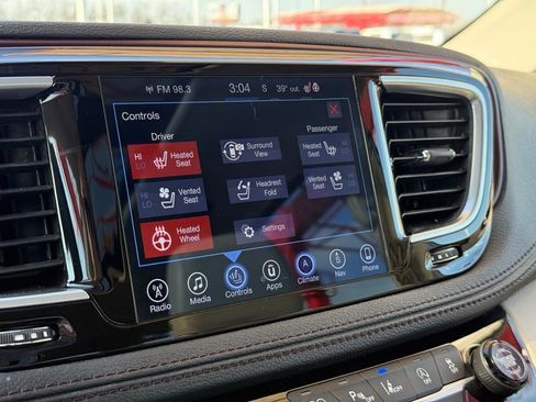 Used 2017 Chrysler Pacifica Limited image 24