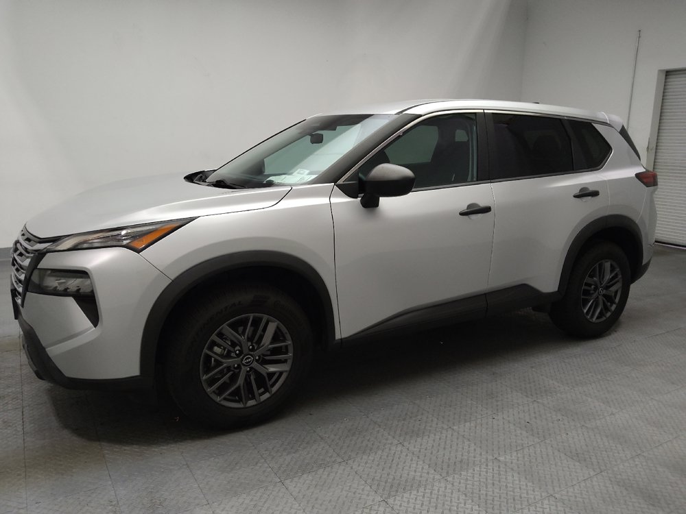Used 2024 Nissan Rogue S FWD image 2