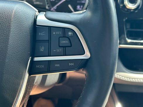Used 2022 Toyota Highlander Limited AWD/4WD image 41