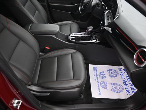 Used 2024 Chevrolet Trax RS w/ Sunroof Package FWD image 29