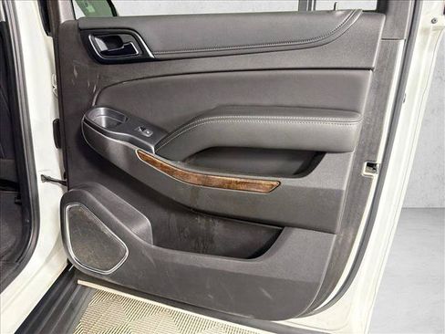 Used 2019 Chevrolet Suburban LT RWD image 17