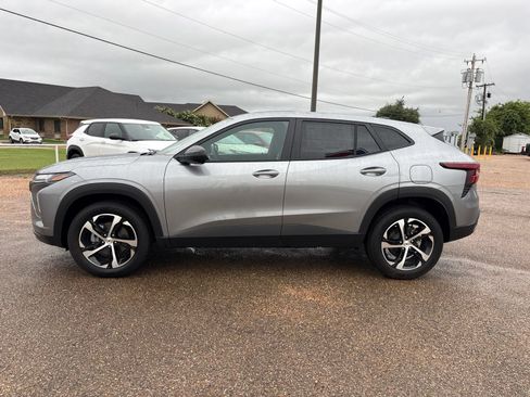 New 2026 Chevrolet Trax RS w/ Sunroof Package FWD image 2