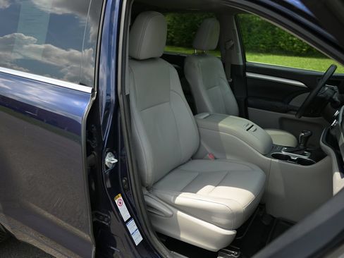 Used 2015 Toyota Highlander XLE AWD/4WD image 52
