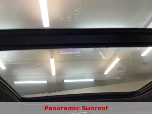 Used 2022 Jeep Grand Cherokee Overland w/ Advanced Protech Group III image 31