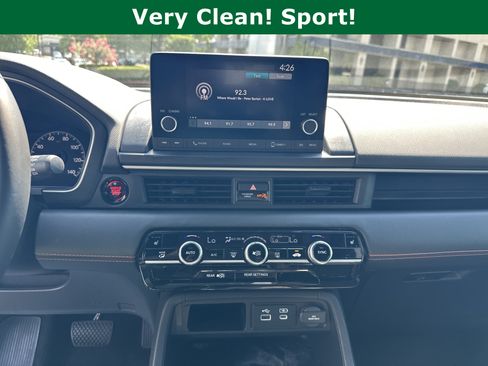 Used 2025 Honda Pilot Sport image 32