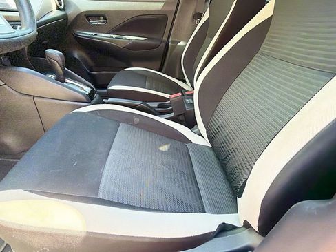 Used 2022 Nissan Versa SV image 27