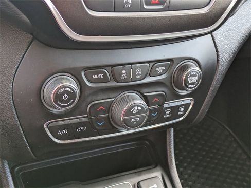 Certified 2020 Jeep Cherokee Trailhawk w/ Cold Weather Group image 21