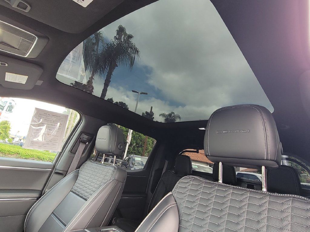 Used 2025 GMC Sierra EV Denali AWD/4WD image 18