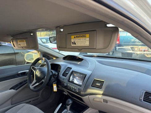 Used 2010 Honda Civic LX image 25