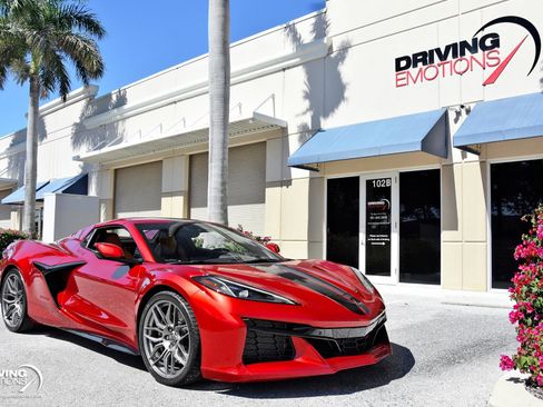 Used 2025 Chevrolet Corvette Z06 w/ Stealth Interior Trim Package RWD image 8