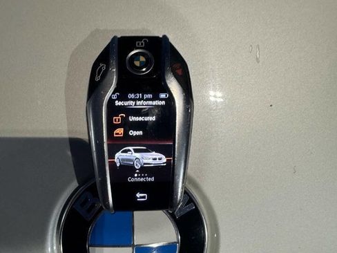 Used 2017 BMW 750i xDrive image 41