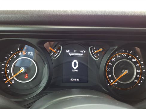 Used 2025 Jeep Gladiator Sport image 25