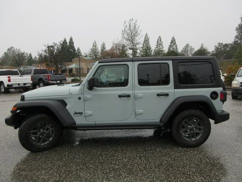 Used 2024 Jeep Wrangler Sport S image 9