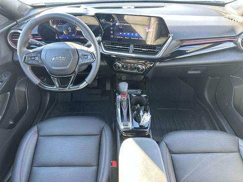 Certified 2025 Chevrolet Trax RS image 18