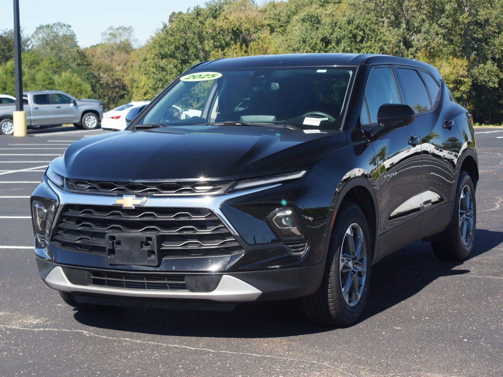 Used 2025 Chevrolet Blazer LT FWD image 2